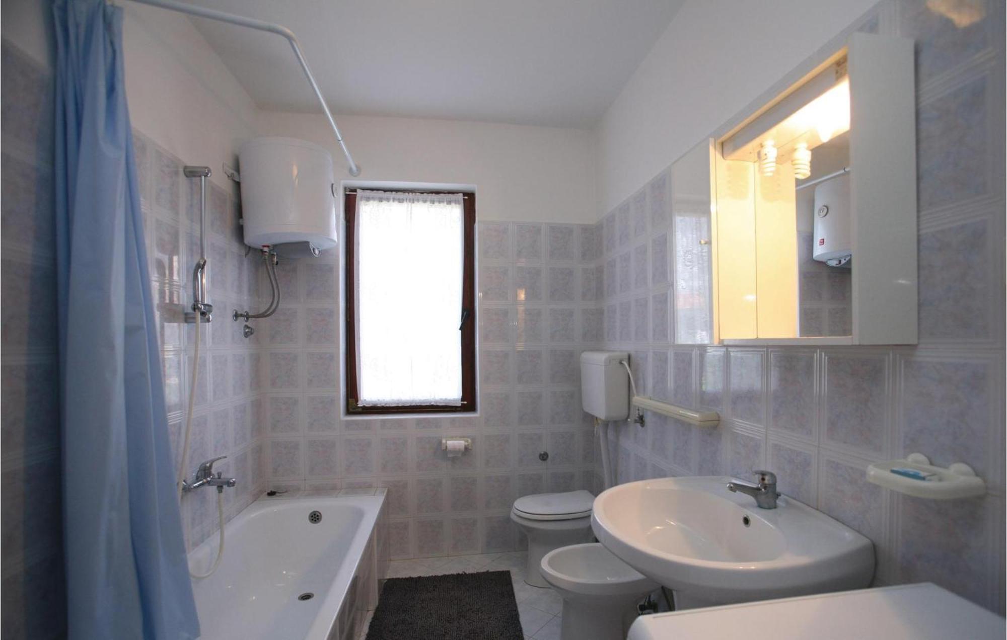 2 Bedroom Gorgeous Apartment In Labin Raša Zewnętrze zdjęcie