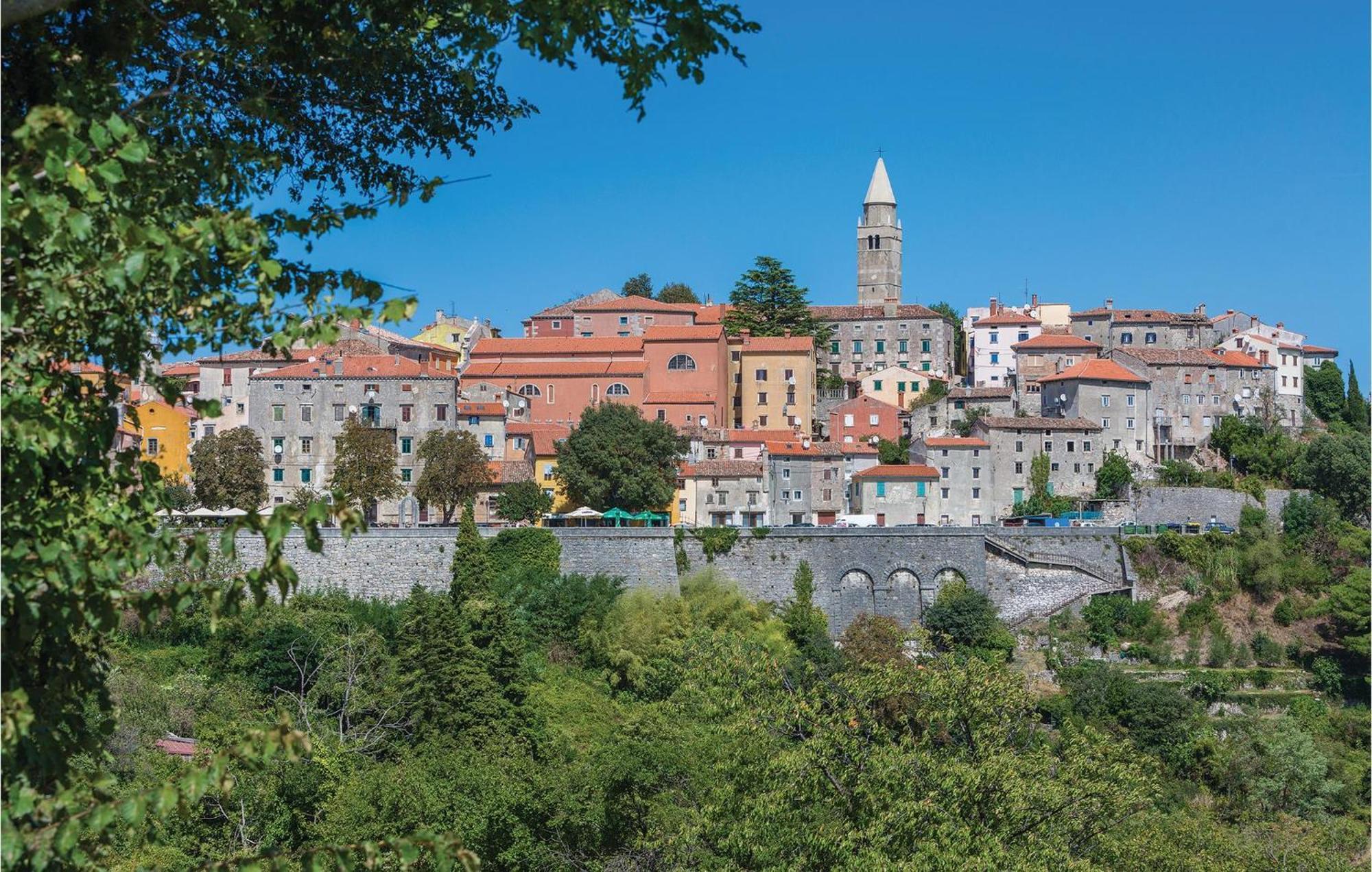 2 Bedroom Gorgeous Apartment In Labin Raša Zewnętrze zdjęcie