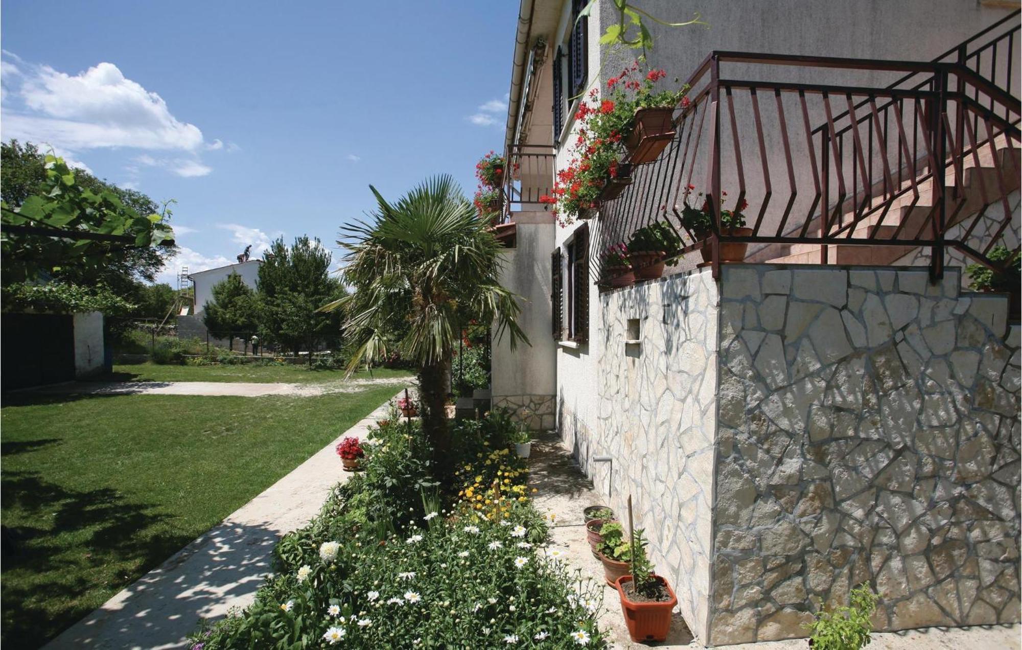 2 Bedroom Gorgeous Apartment In Labin Raša Zewnętrze zdjęcie