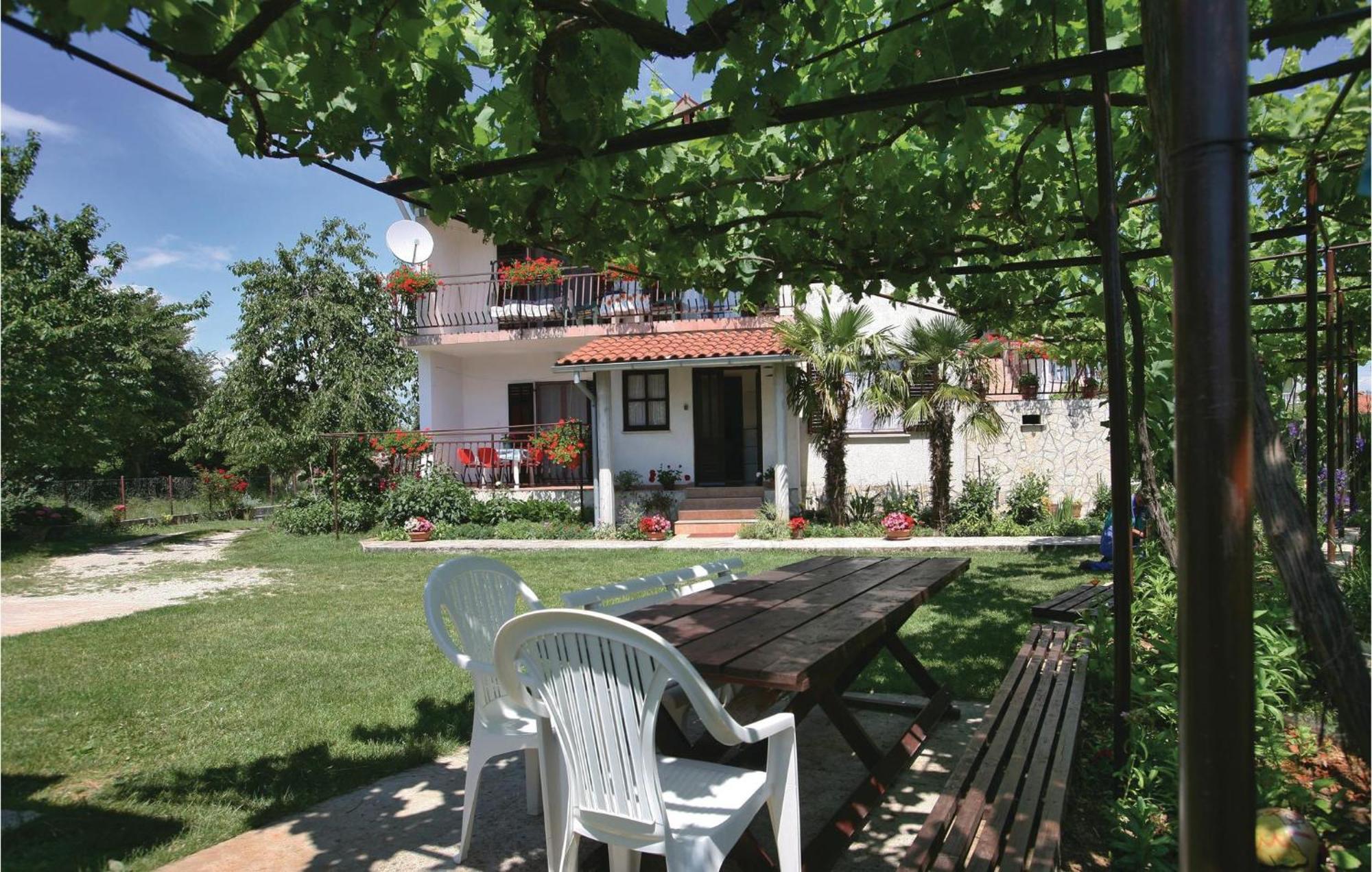 2 Bedroom Gorgeous Apartment In Labin Raša Zewnętrze zdjęcie